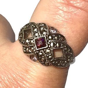 Avon silver tone ring with dark and light purple rhinestones in euc